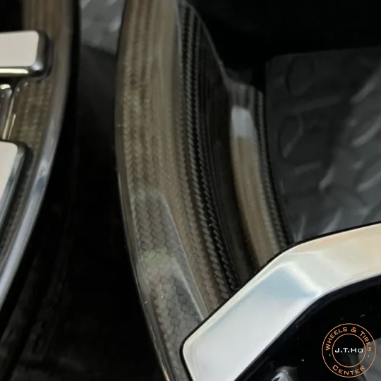 Bộ Mâm 22" Lướt như mới 100% Chính Hãng Rolls Royce Ghost 2023 Model.Bộ Mâm Rolls Royce này làm từ Real Carbon Fiber và take off từ xe New Rolls Royce Ghost Model 2023.