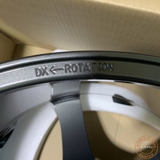 Bộ Mâm 20" Mới 100% Chính Hãng Ferrari SF90 Model 2023 + bộ Ferrari Real Carbon logo caps.(Logo thường vàng hoặc đen thì rẻ hơn 15tr).Giá call 090.111.00.99 / 090.111.9900 hoặc inbox Zalo.Many Thanks!