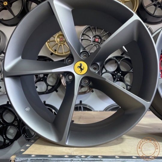 #In Stock Bộ Mâm 21" Mới 100% Chính Hãng Ferrari SP1 SP2 Monza 2023 Model.VA 10x21 ET 40,4 & HA 11,5x21 ET 40.Lắp chuẩn cho Ferrari 812 SF GTS và những mẫu Ferrari thế hệ trước.Giá Call 090.111.00.99 / 090.111.9900 hoặc inbox Zalo.Many Thanks!