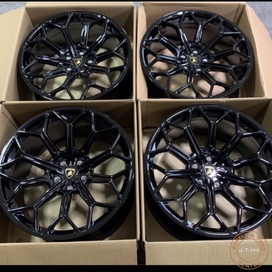 Sale OFF : Bộ Mâm 22" Mới 100% Chính Hãng Lamborghini  Urus + New set Logos ....Giá sale Call 090.111.00.99/090.111.9900 hoặc Inbox Zalo.Many Thanks!