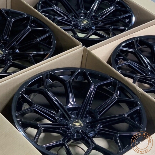 Sale OFF : Bộ Mâm 22" Mới 100% Chính Hãng Lamborghini  Urus + New set Logos ....Giá sale Call 090.111.00.99/090.111.9900 hoặc Inbox Zalo.Many Thanks!